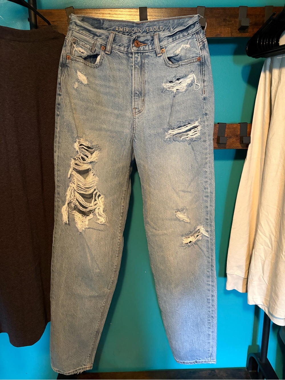 Women’s American Eagle Outfitters Light Wash Distressed relaxed fit mom Jeans
